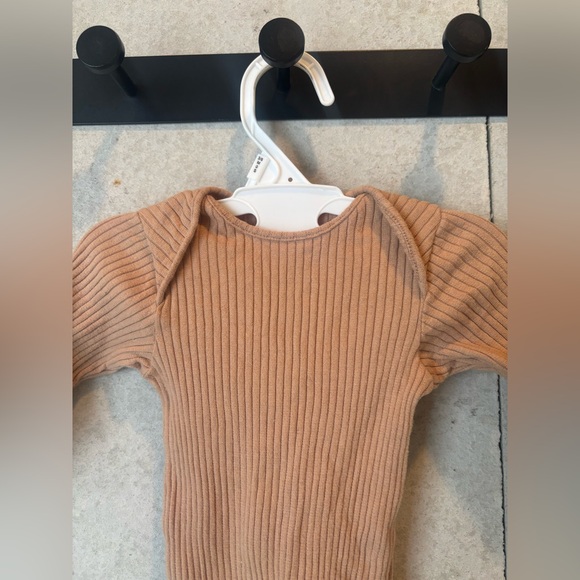 Simple Folk Gown - Picture 5 of 9